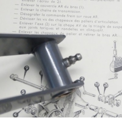 Graisseur sur axe de suspension AR