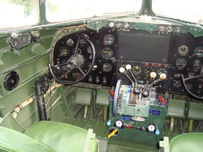 cockpit dc3 pilote.JPG