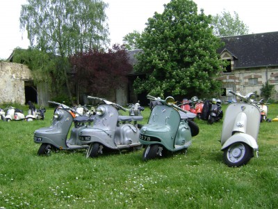 L'ESCADRILLE DE LA PRODUCTION DES SCOOTS PEUGEOT