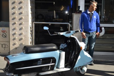 Vespa parade 2012-18.jpg