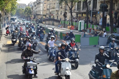 Vespa parade 2012-15.jpg